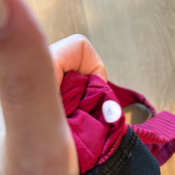 Lululemon All sport Bra Hyper Stripe Bordeaux Drama Bumble Berry size 6 - Picture 5 of 5